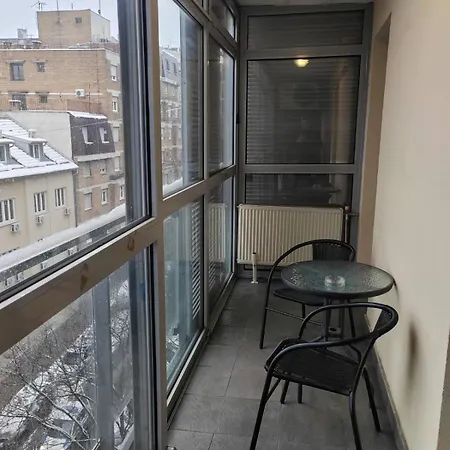 Flat Near Waterfront Apartment *